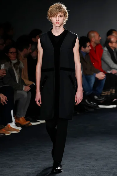 Look 32